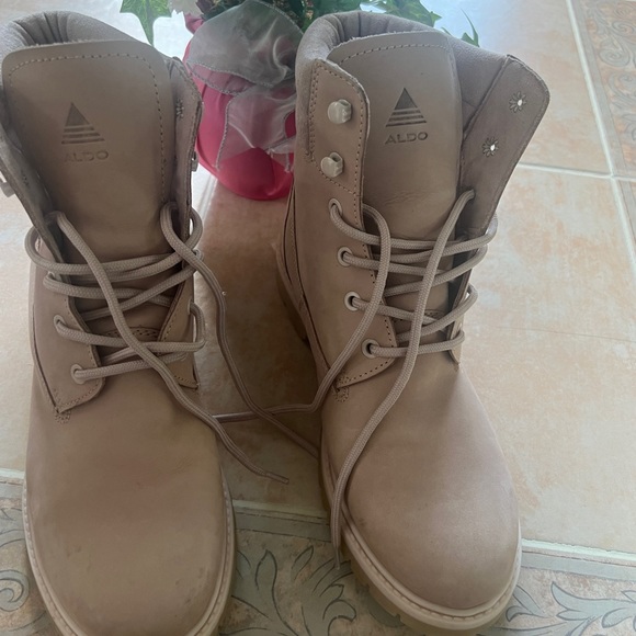 Aldo boots size 9 pink few signs of wear, see the photos for more reference. - Picture 4 of 10